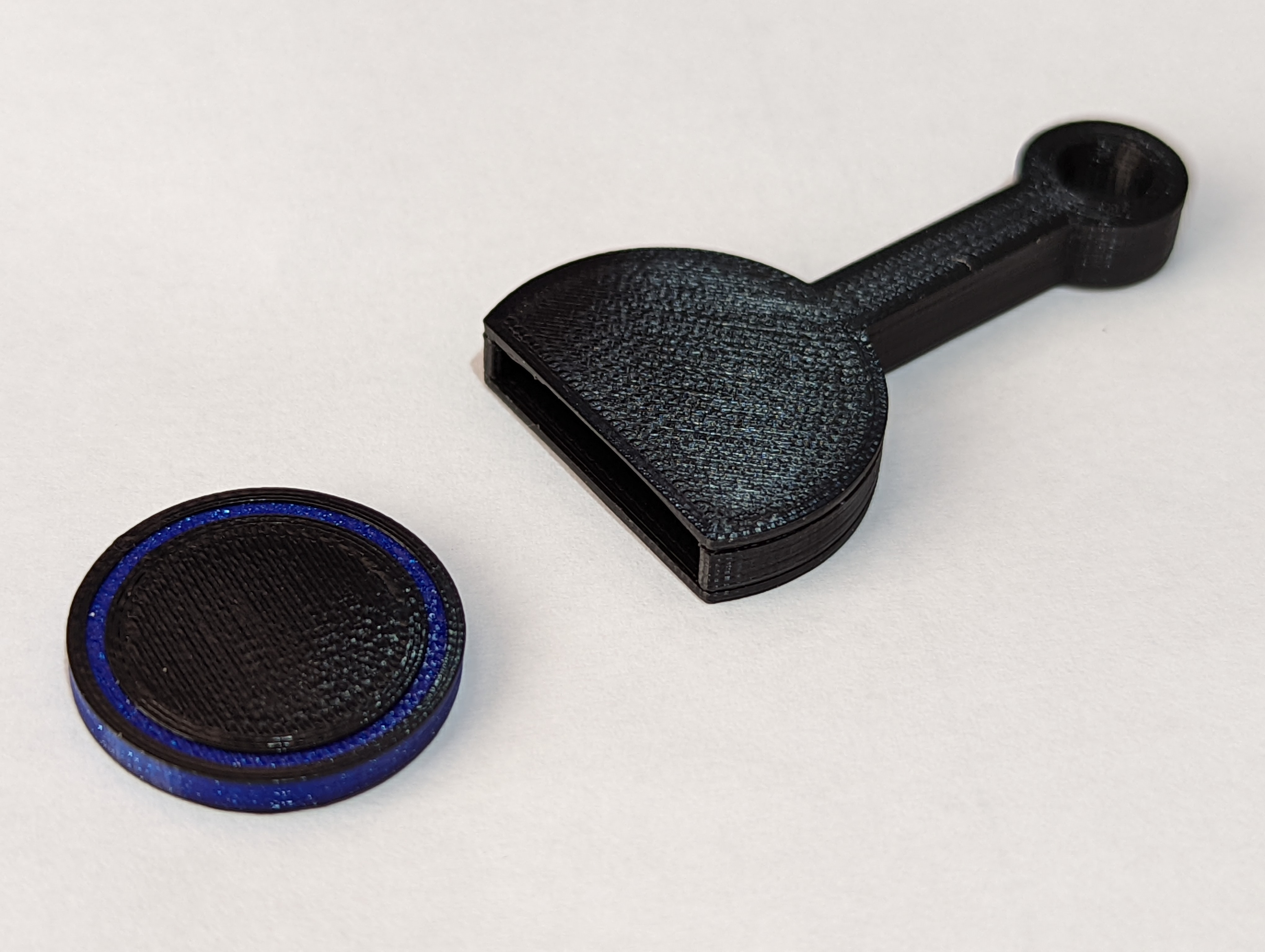 Custom 3D printed magnetic mount and disc